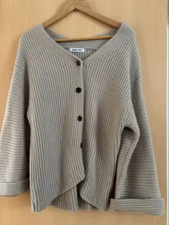 新品タグ付き✨【バビロン】カーディガン アイボリー 定価42,900円 ウール BABYLONE（バビロン）の「BABYLONE / ホワイトヤクカタアゼ