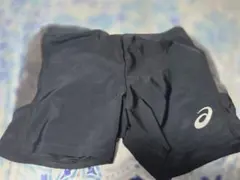ASICS ブラックショートパンツ