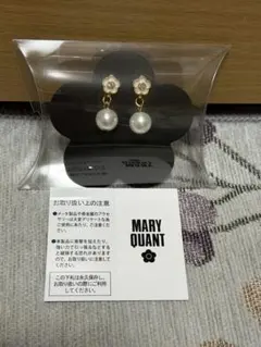 MARY QUANT フラワーモチーフ パールピアス