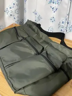 ショルダーバック　マルチポケットショルダーバック