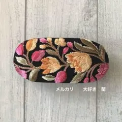 インド刺繍リボン　黒地にピンクとベージュの花柄刺繍　オーバル型バレッタ