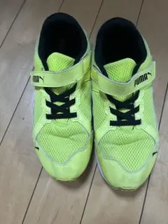 PUMA 蛍光イエロースニーカー