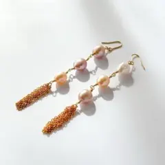 淡水パールとゴールドタッセルのロングピアス／イヤリング（ハンドメイド）