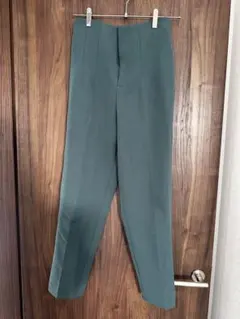 グリーンパンツ