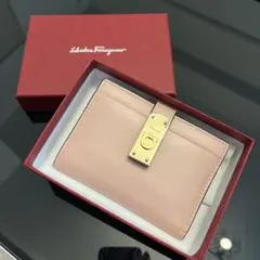 S*D様 Salvatore Ferragamo ピンク二つ折り財布 S*D様 Salvatore Ferragamo ピンク二つ折り財布 - メルカリ