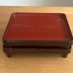 赤い漆器の正方形の膳 2枚