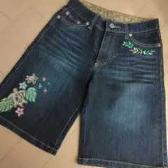 美品 レディース 刺繍入り ダークブルー デニム ショートパンツ 64cm