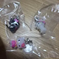 ハローキティ キーホルダー 3個セット　めじるしアクセサリー　ガチャガチャ