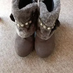 ファー付きブラウンショートブーツ