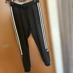 adidas ブラック ジョガーパンツ