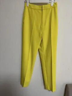 イエロー スキニーパンツ センタープレス