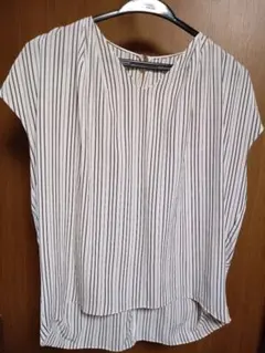 トゥモローランド　ストラップ　半袖　Vネック　ブラウス