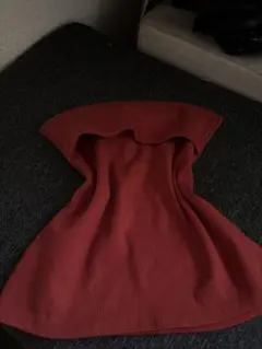 オレンジカラーのノースリーブトップスです