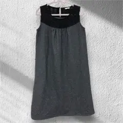 ノースリーブ グレーと黒のひざ丈ワンピース