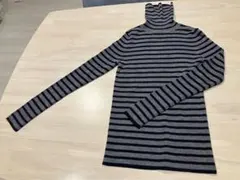 【ユニクロ】タートルネック リブセーター Mサイズ グレー地に黒ボーダー
