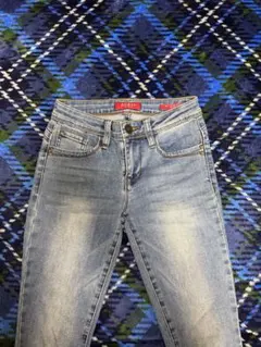 GUESS ライトブルースキニーデニム
