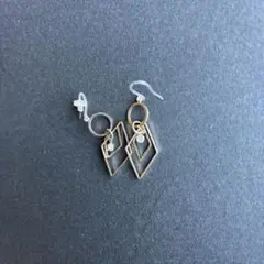 ゴールドダイヤモンド型フープピアス