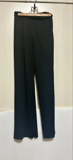 UNIQLO プリーツストレートパンツ ブラックサイズS