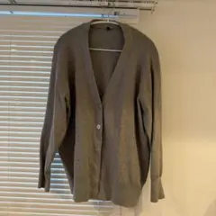 ベージュ ボタン付き 長袖カーディガン