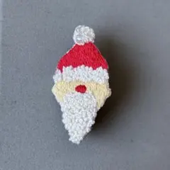 サンタさん 刺繍 ビーズ ブローチ 【ハンドメイド】