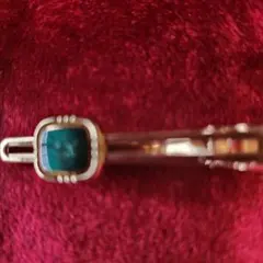 バーバリー　緑色の石付きネクタイピン