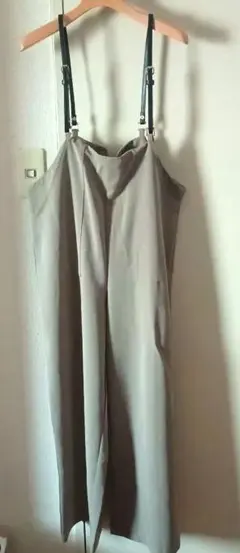 【美品】レザー風ストラップ付き サロペット カーキ ジッパー付き Mサイズ