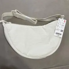 新品未使用タグ付き　ユニクロ ラウンド ミニショルダーバッグ　オフホワイト