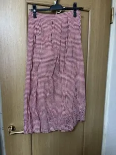 赤と白のチェック柄フレアスカート