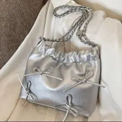 リボン装飾 シルバーショルダーバッグ