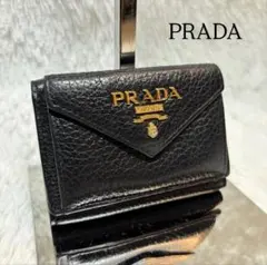 ✨美品✨ プラダ 三つ折り財布 金ロゴ レター型 ヴィッテロダイノ シボ 黒 ✨美品✨ プラダ 三つ折り財布 金ロゴ レター型 ヴィッテロダイノ シボ