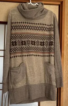 幾何学模様 タートルネックニット