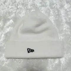 NEWERAホワイト ニット帽 刺繍ロゴユニセックス