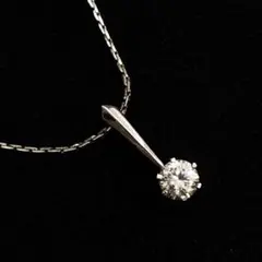 ダイヤ風ストーンとシルバーチェーンのネックレス