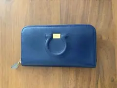 美品Salvatore Ferragamo ネイビー 長財布のサムネイル
