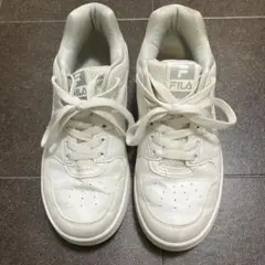 フィラ⭐︎FILA⭐︎オールホワイトスニーカー⭐︎23.5のサムネイル