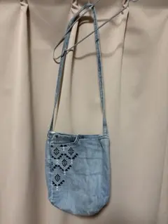 Item thumbnail for item ca429072-de9d-4228-ad0e-2b3a2383d4e8