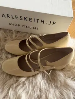 CHARLES & KEITH バックル シリンダーヒールメリージェーン 39のサムネイル