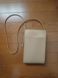 ベージュ ショルダーバッグ