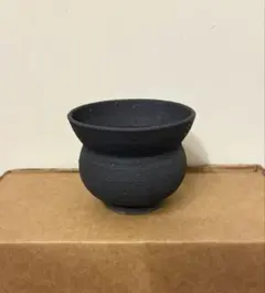 미사용 品 かみ山陶器 植木鉢 陶器鉢 黒鉄釉 丸段型 信楽焼 Φ9cm×H7cm