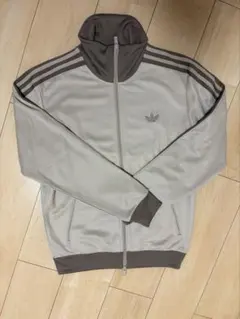 adidas トレフォイル トラックジャケット ベージュ