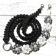 ハンドメイド　パラコード　スマホショルダーストラップ　花　スマホショルダー　千白