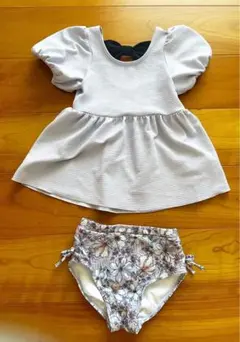 130cm グレーのフリル水着セット（女の子）
