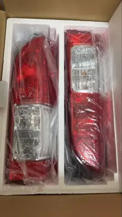 ハイエース200系8型 純正テールランプ 令和8年2月登録車 新車外し