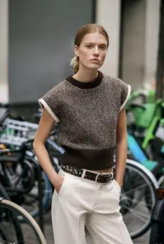 ZARAヘリンボーン柄スリーブニットベスト