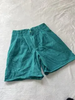 この緑、すっごく好き。INTENSE ターコイズ コーデュロイ ショートパンツ