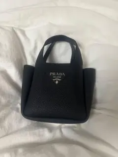 PRADA 黒 ハンドバッグ ロゴ付き
