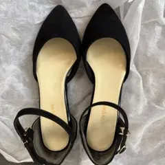 黒 スエード　パンプス