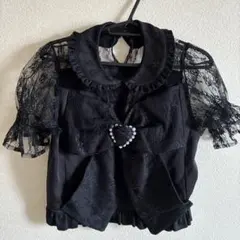 レース袖の黒い半袖トップス。アンクルージュ系