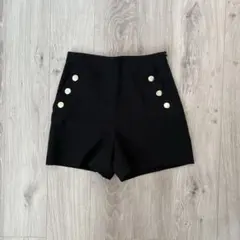 ZARA ボタン付き ブラックショートパンツ