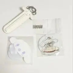 キャラクターキーホルダーとアクリルチャーム